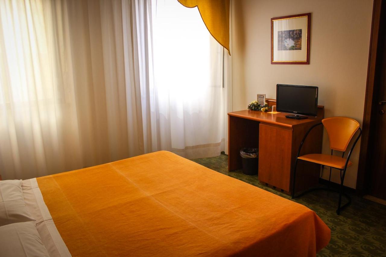 Hotel Centrale Este Eksteriør billede